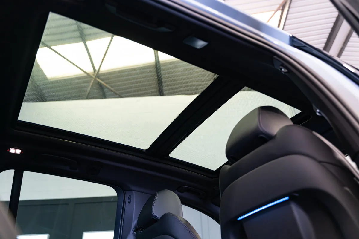 2025 BMW X5 X-Drive 50e M-Sport - Image 4