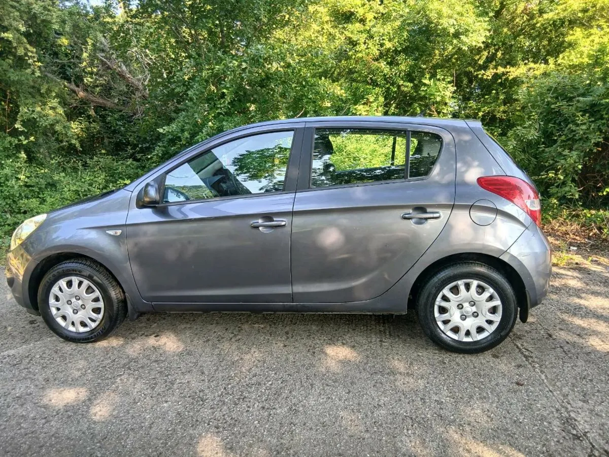 Hyundai l20 2010 for sale - Image 2