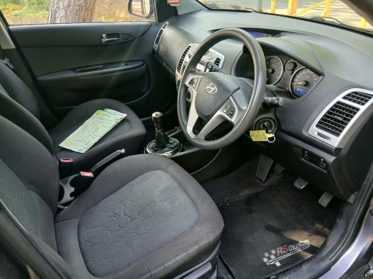 Hyundai l20 2010 for sale - Image 4