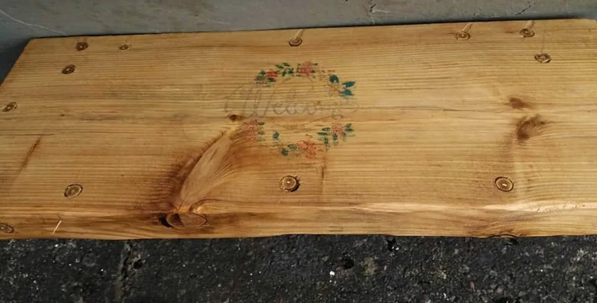 Rustic style chunky floating shelf / display - Image 2