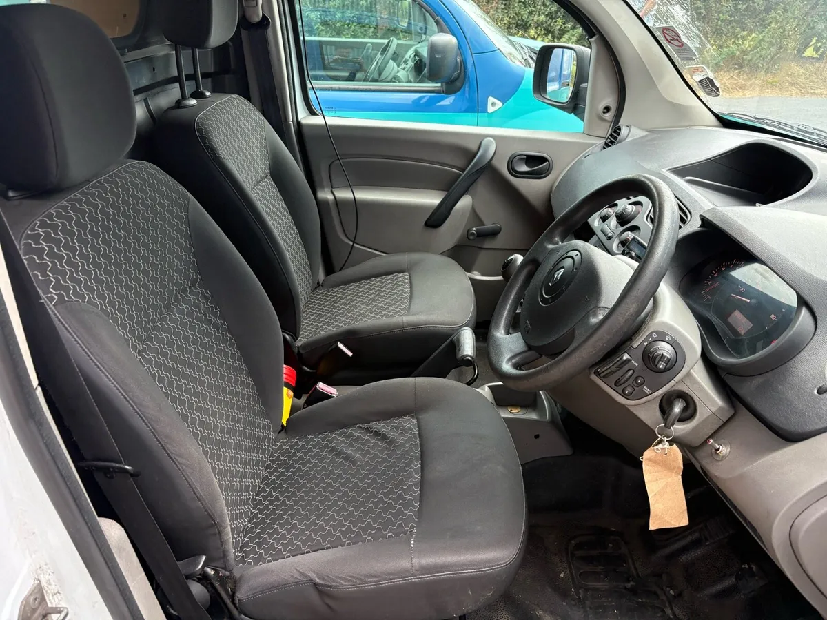 2009 and 2010 Renault Kangoo Van Diesel - Image 4