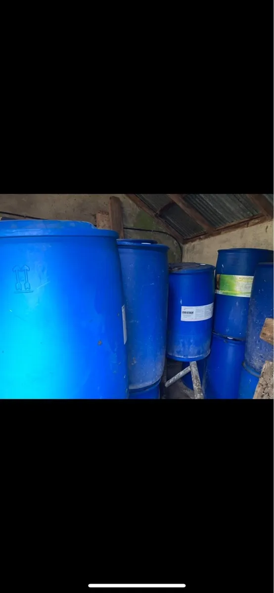 Blue barrels - Image 1