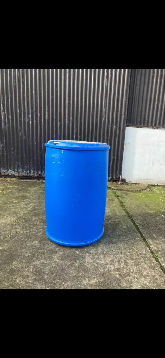 Blue barrels - Image 2