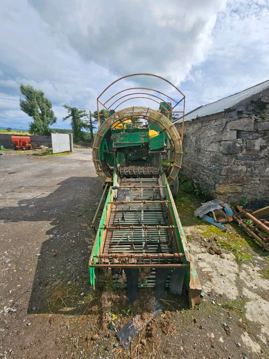 Patato harvester - Image 1