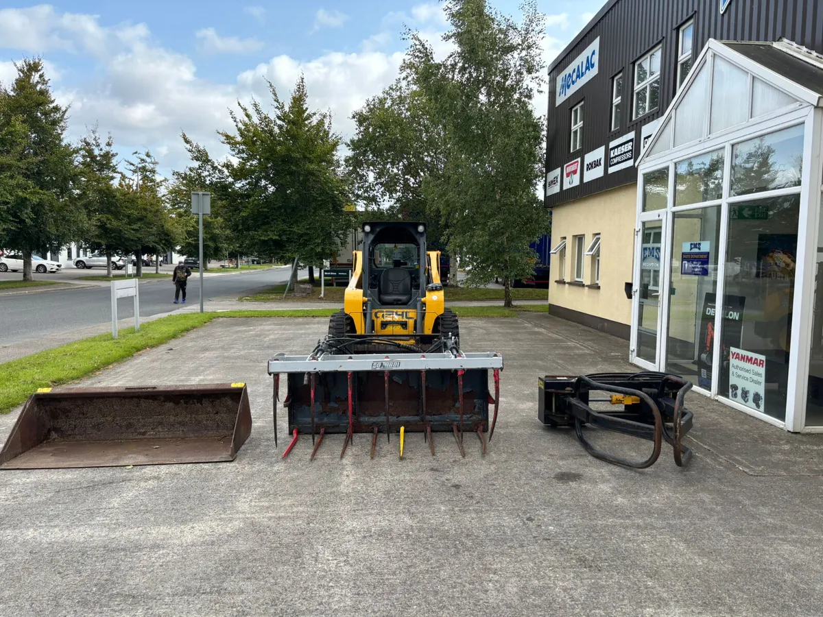 2017 GEHL R190 Skidsteer - Farmer's Package - Image 3