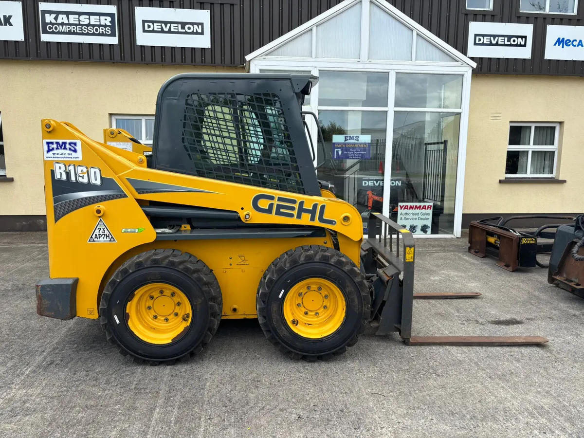 2017 GEHL R190 Skidsteer - Farmer's Package - Image 4