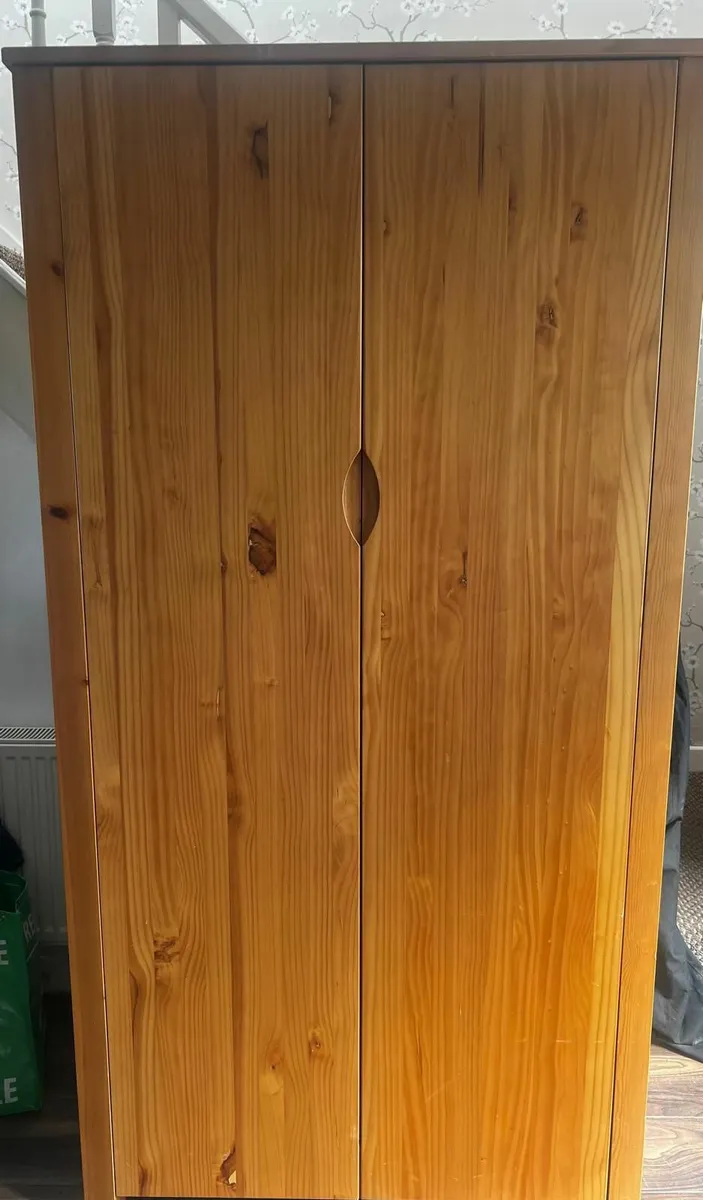 Pine bed room set - Image 1