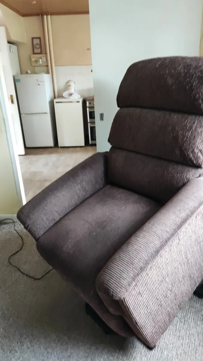 Large twin motor riser / recliner - Image 1