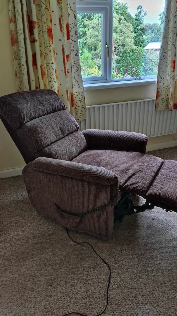 Large twin motor riser / recliner - Image 3