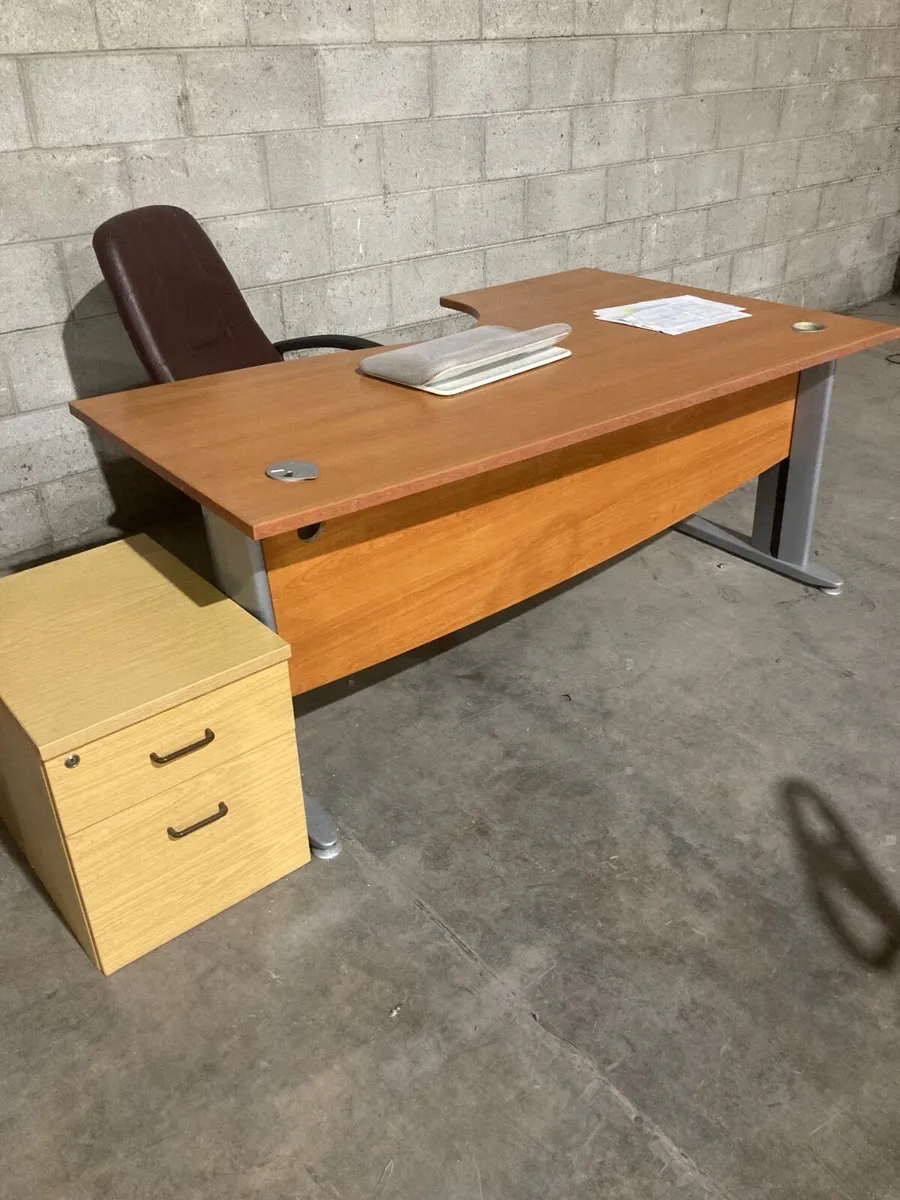 Office table and side drawer - Image 1