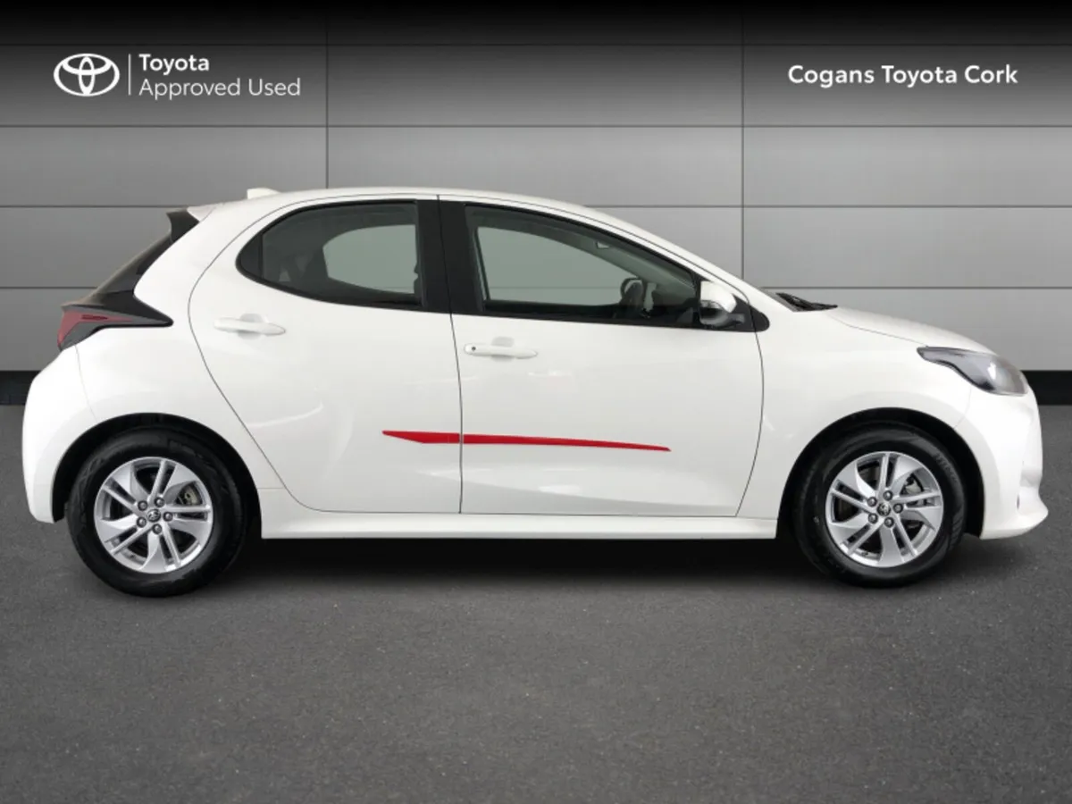 Toyota Yaris YARIS 1.5 HYBRID LUNA - Image 3