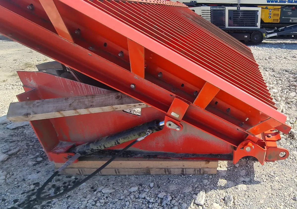 FINLAY POWERSCREEN 14' SCREENER TIPPING GRID - Image 4