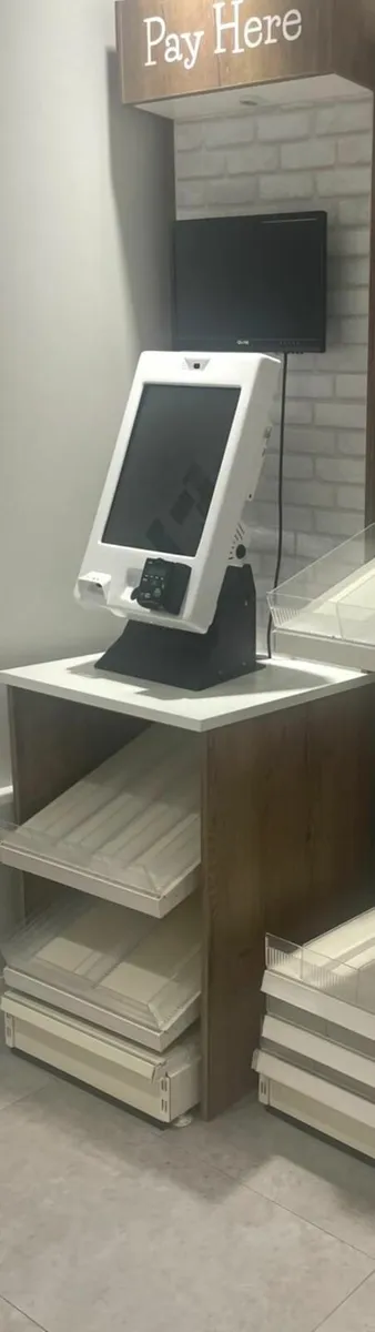 CCTV Monitor with 4 x screens & Payment System - Image 4