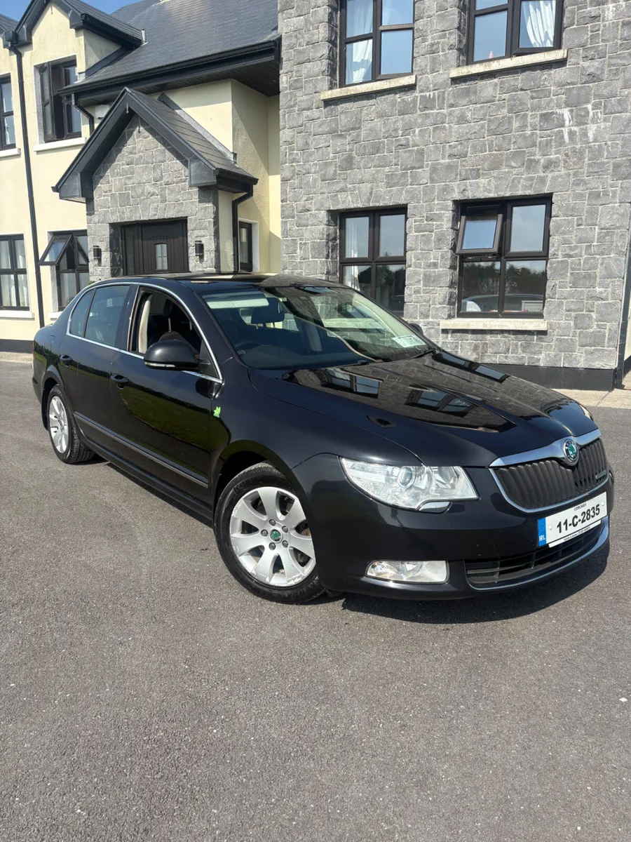 Skoda Superb 2011 - Image 1