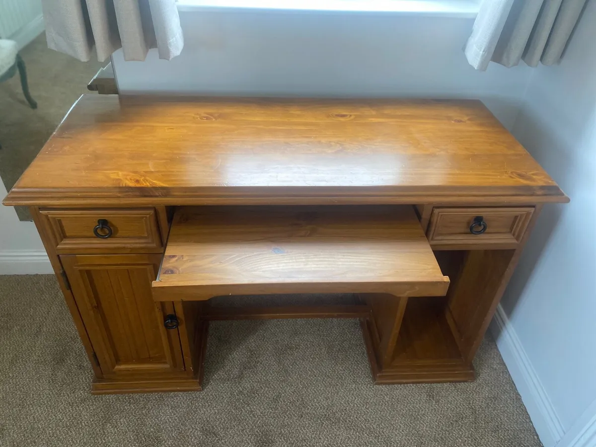 Very sturdy wooden Desk - Image 3