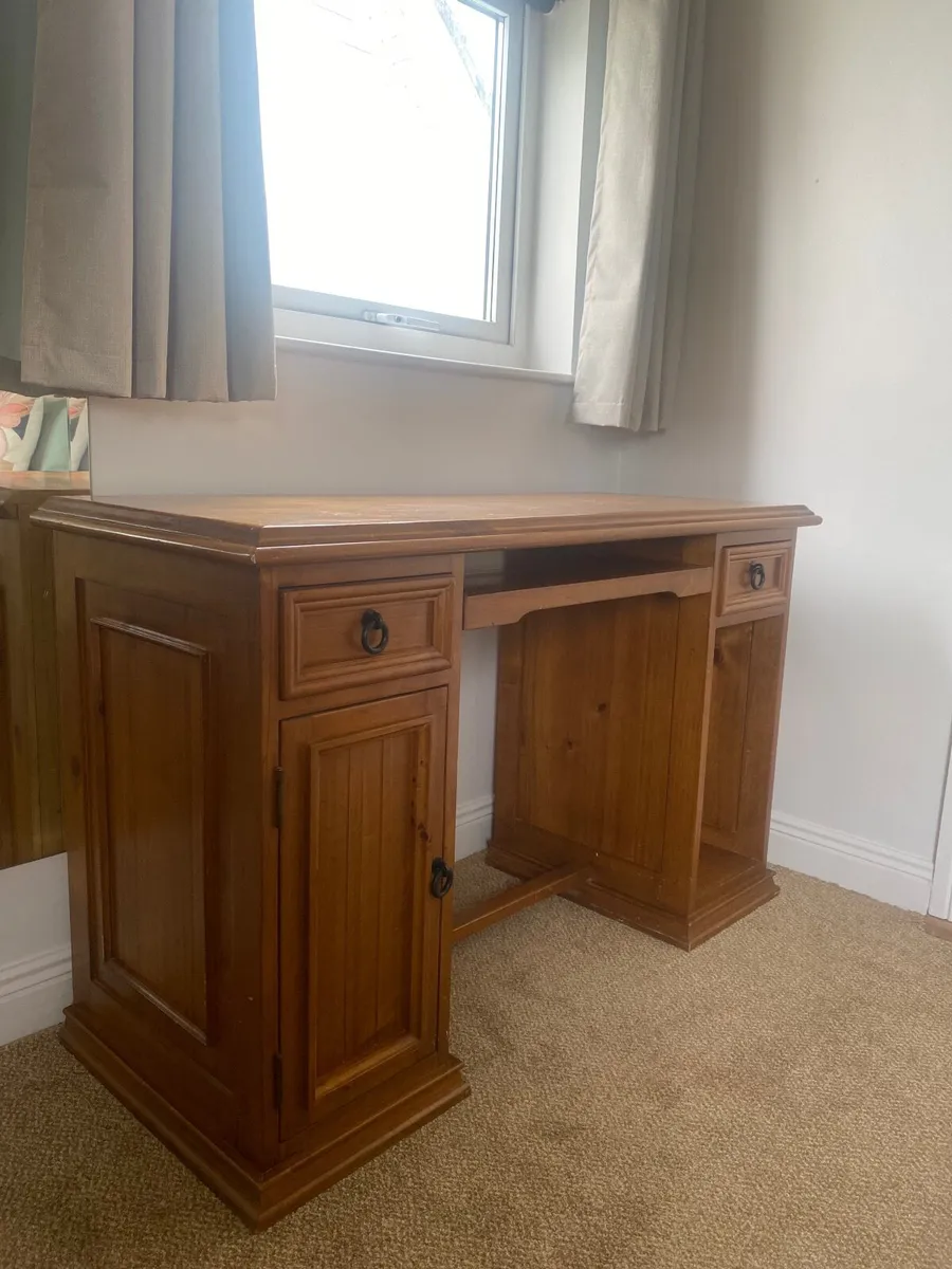 Very sturdy wooden Desk - Image 1