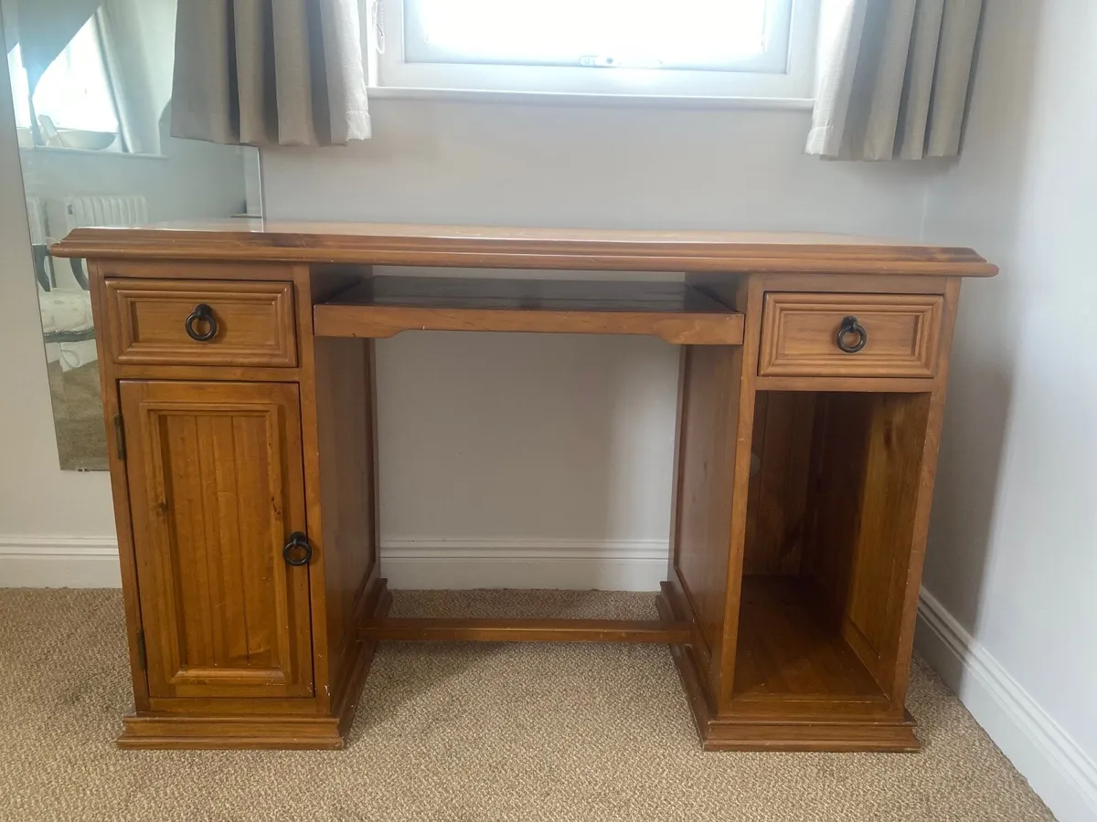 Very sturdy wooden Desk - Image 4