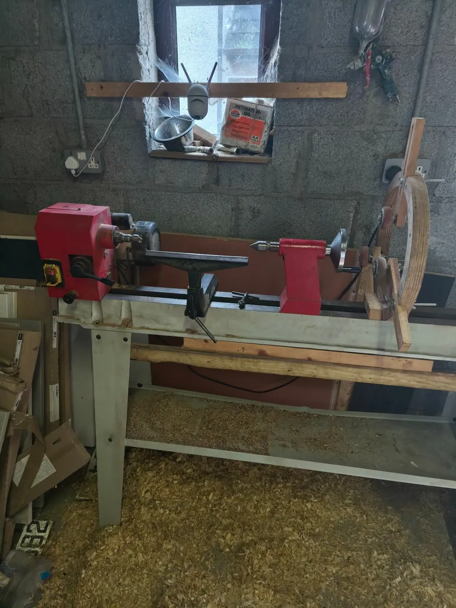 Wood lathe - Image 1