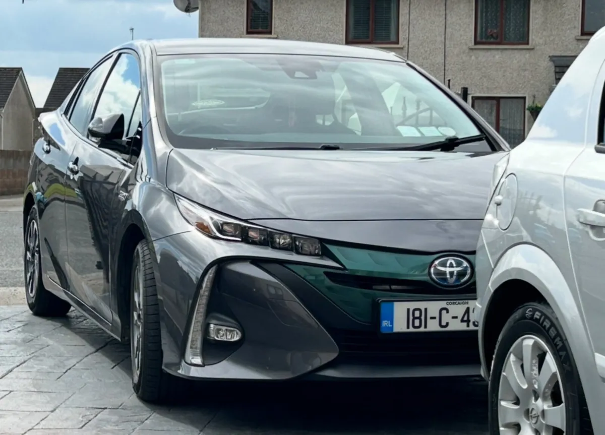 Toyota Prius 2018 - Image 2