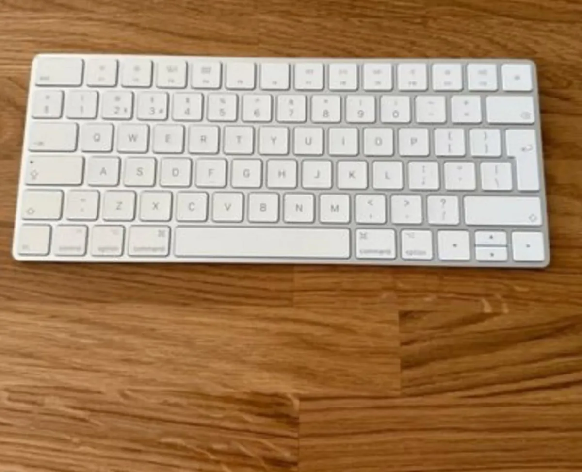 Apple  wireless keyboard & mouse + cable - Image 3