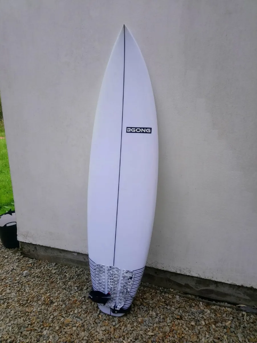 Gong Surfboard 7'1 - Image 1