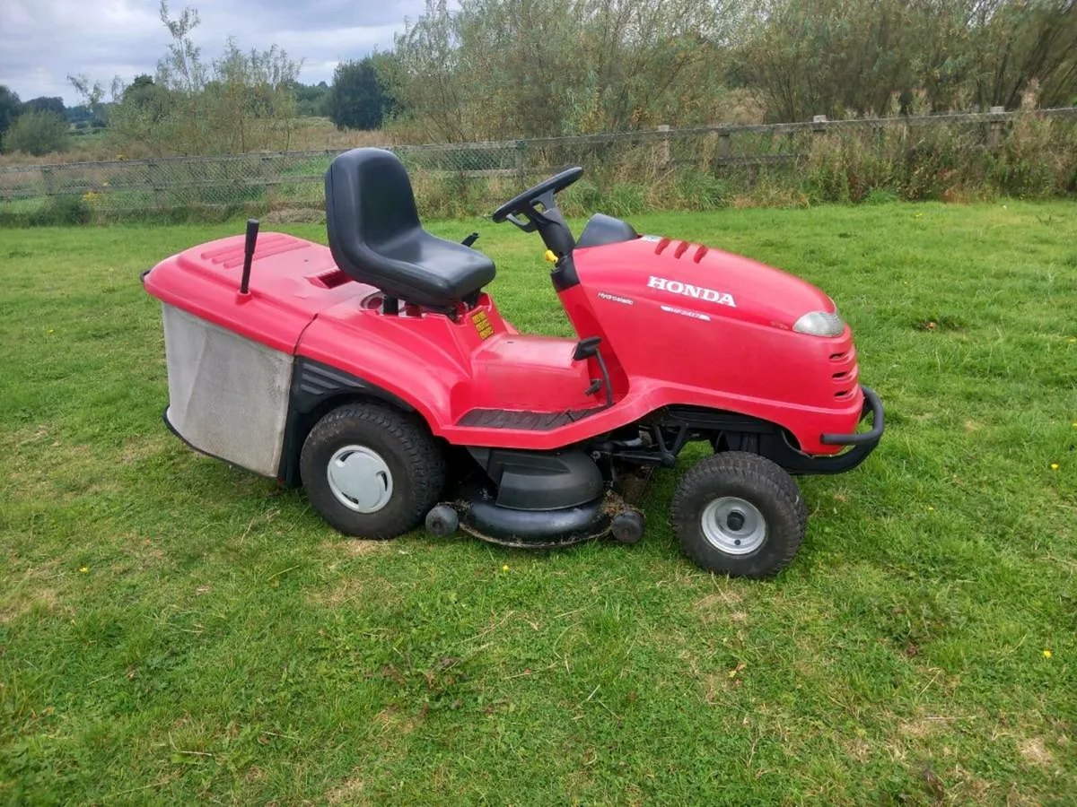 Ride on lawnmower - Image 1