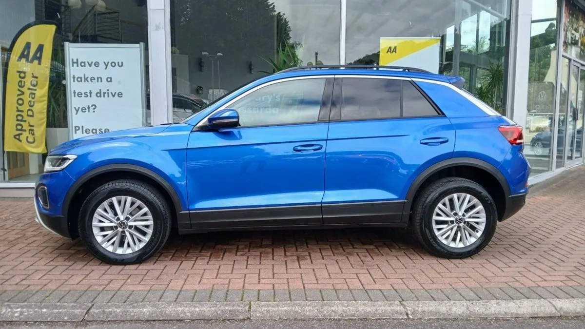 Volkswagen T-Roc 2.0 TDI 116HP Life  Rear Camera - Image 4