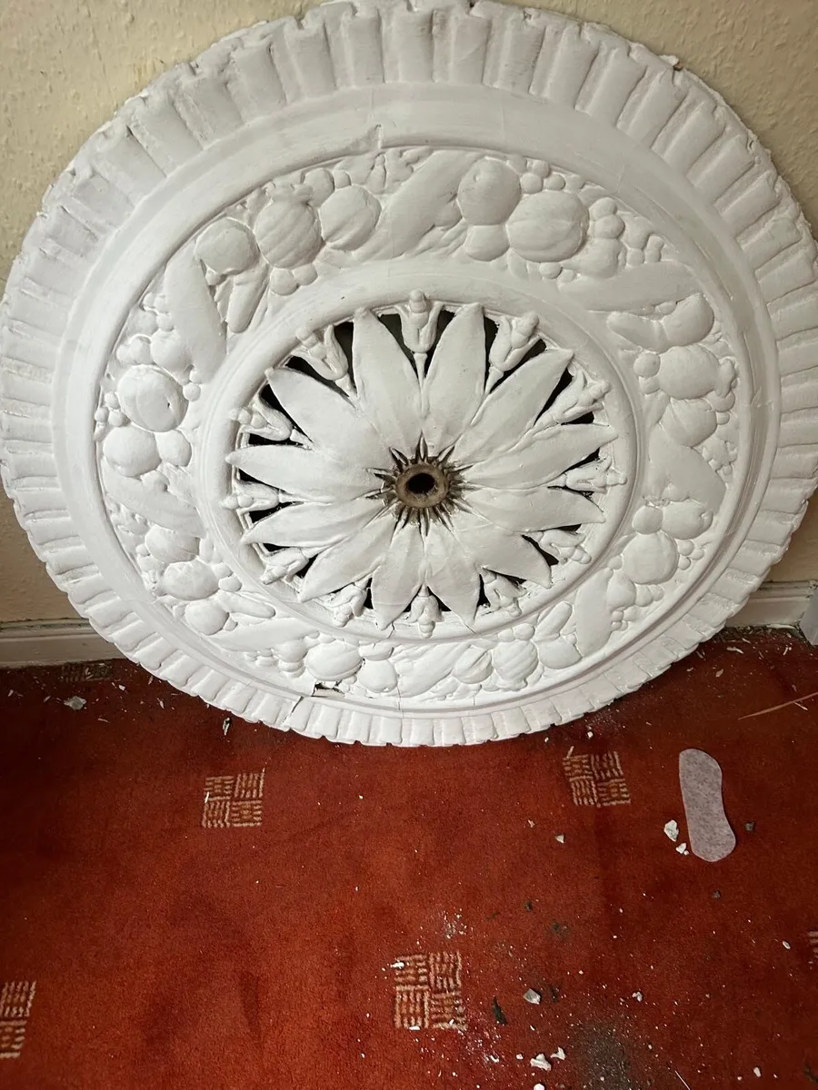 Ceiling centrepieces - Image 1