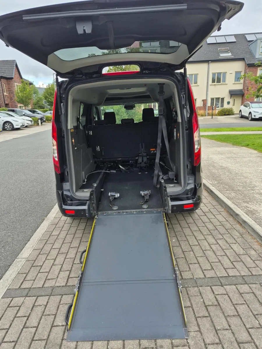 Ford Tourneo Connect 2022 wheelchair accessible - Image 2