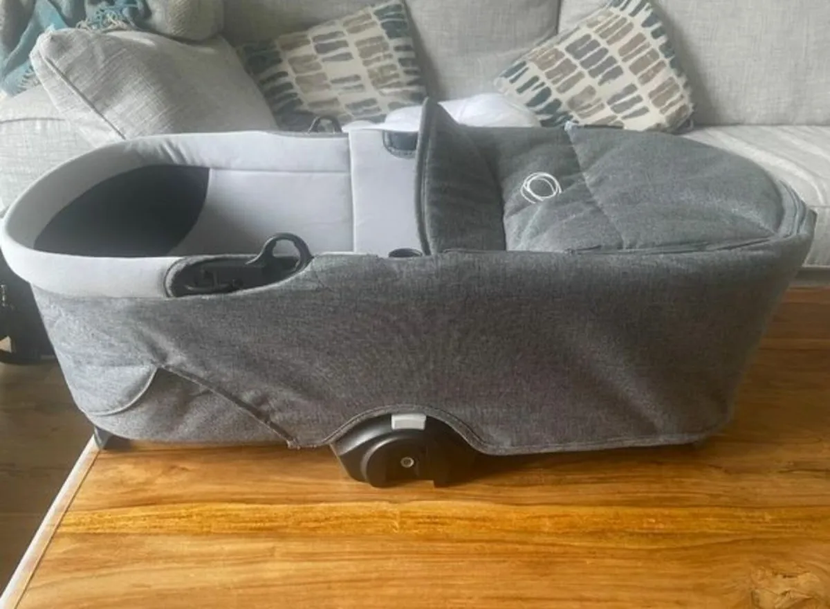 Bugaboo Dragonfly Bassinet/Carrycot - Image 1