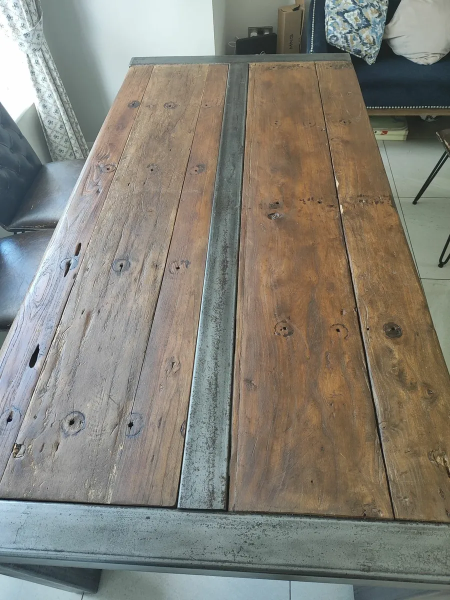 Kitchen table - Image 1