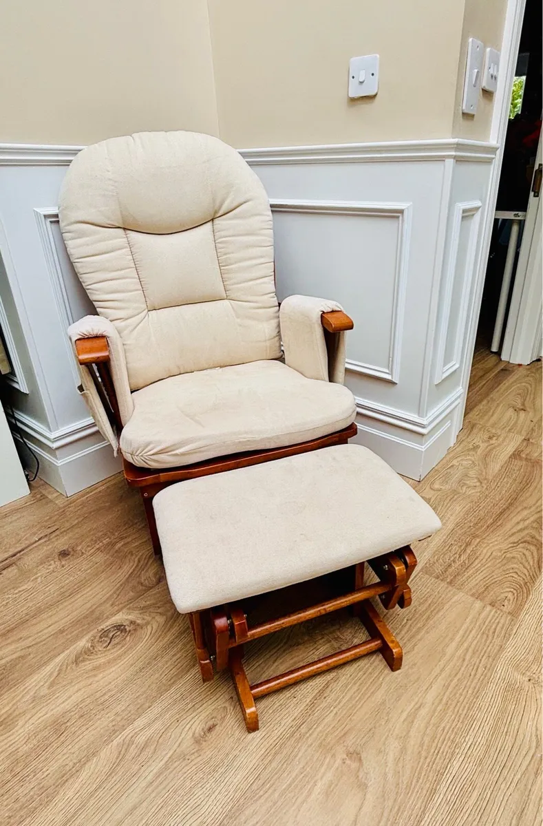 Babylo Nursing Glider - Image 1