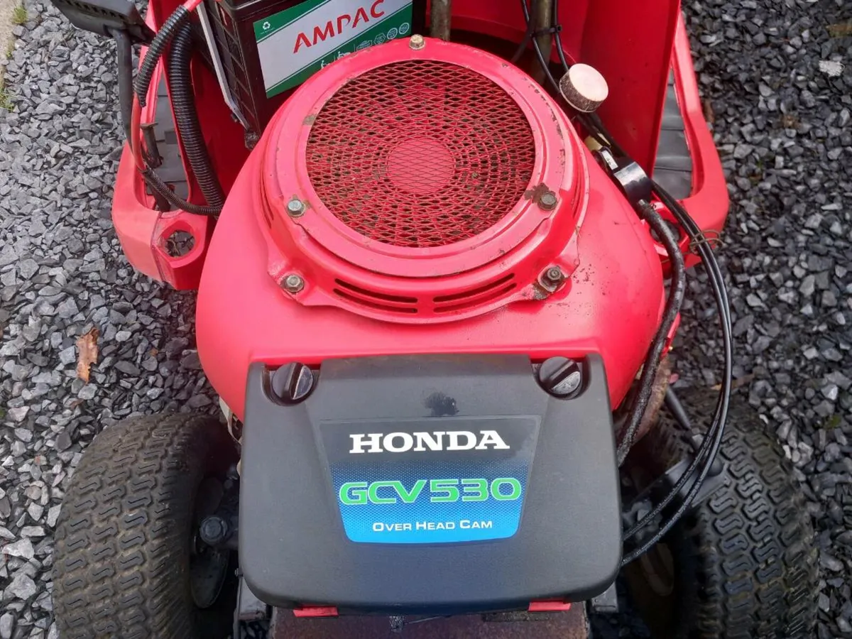 Honda ride on lawnmower - Image 1
