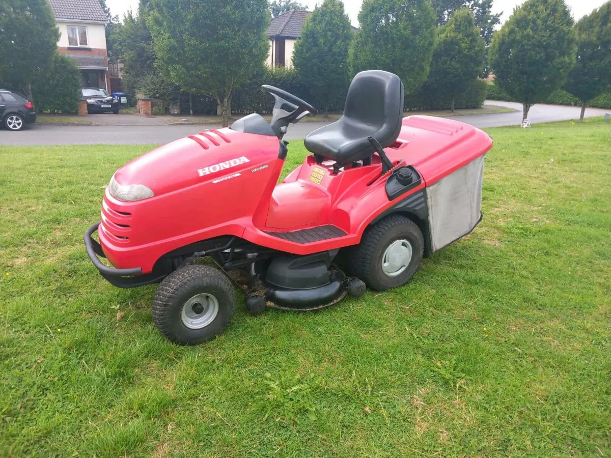 Honda ride on lawnmower - Image 3