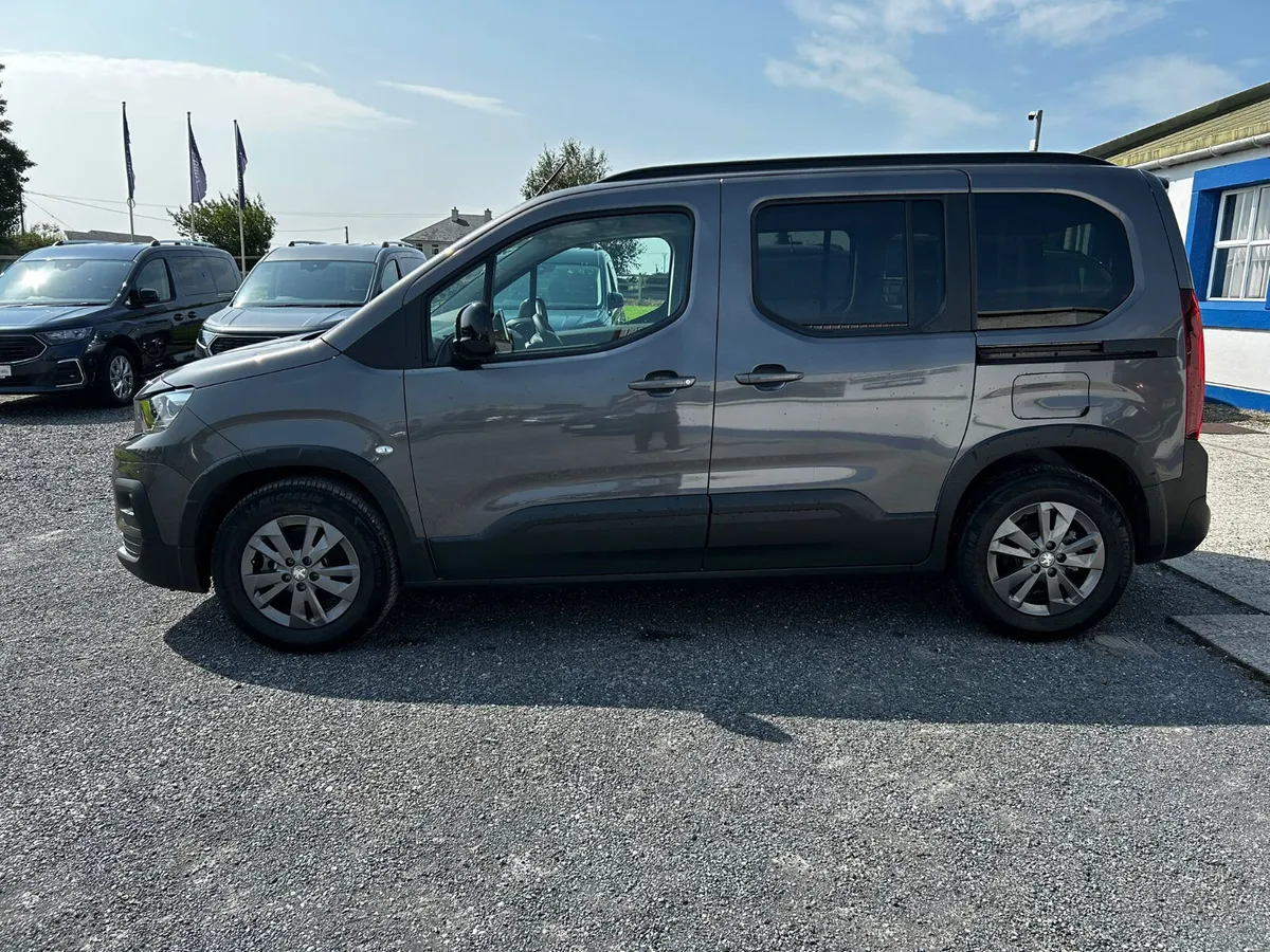 242 Wheelchair Car - Image 4