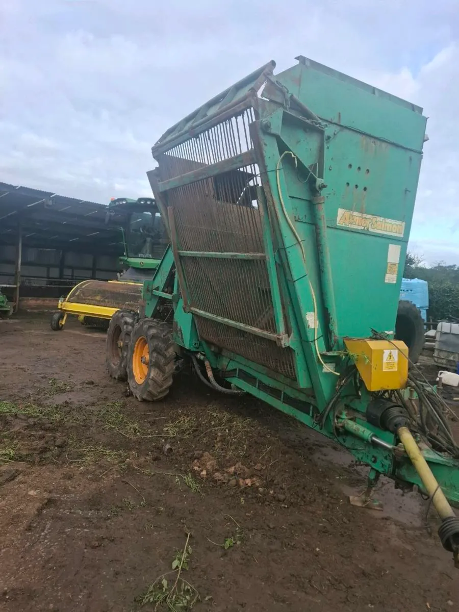 Armer salmon Beet harvester - Image 3