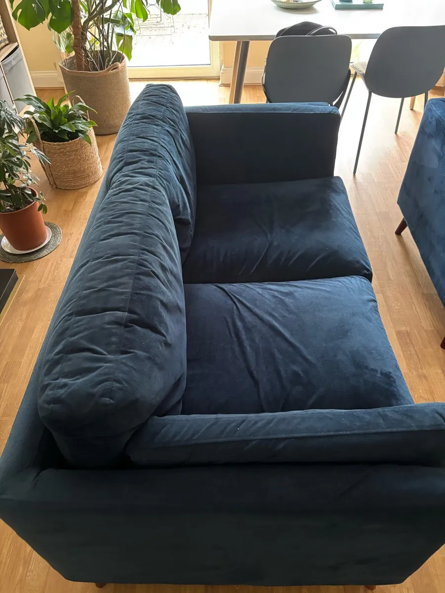 Blue velvet two seater couch sofa - Image 4