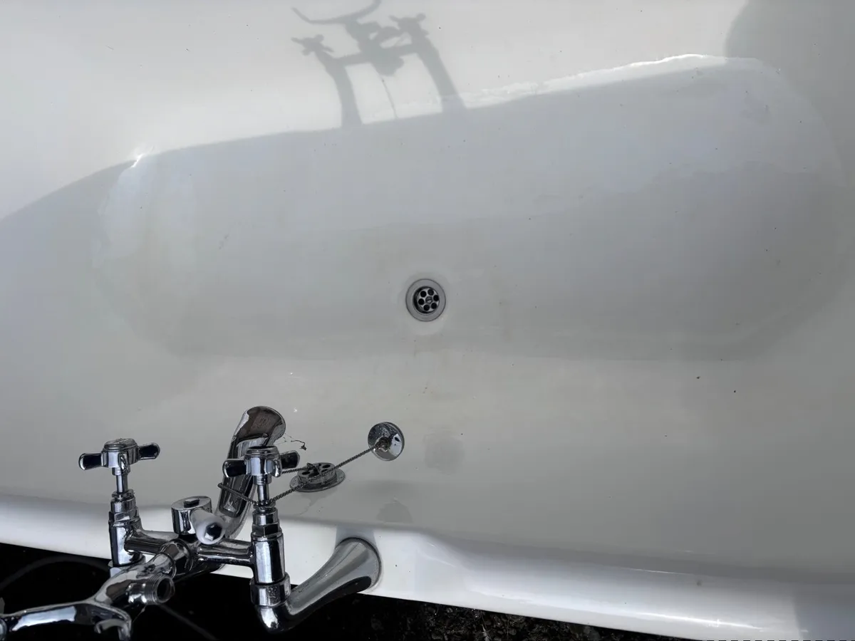 Cast iron bath - Image 2