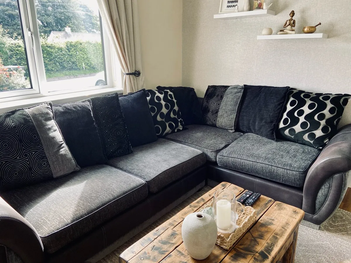 L shaped sofa - Image 1