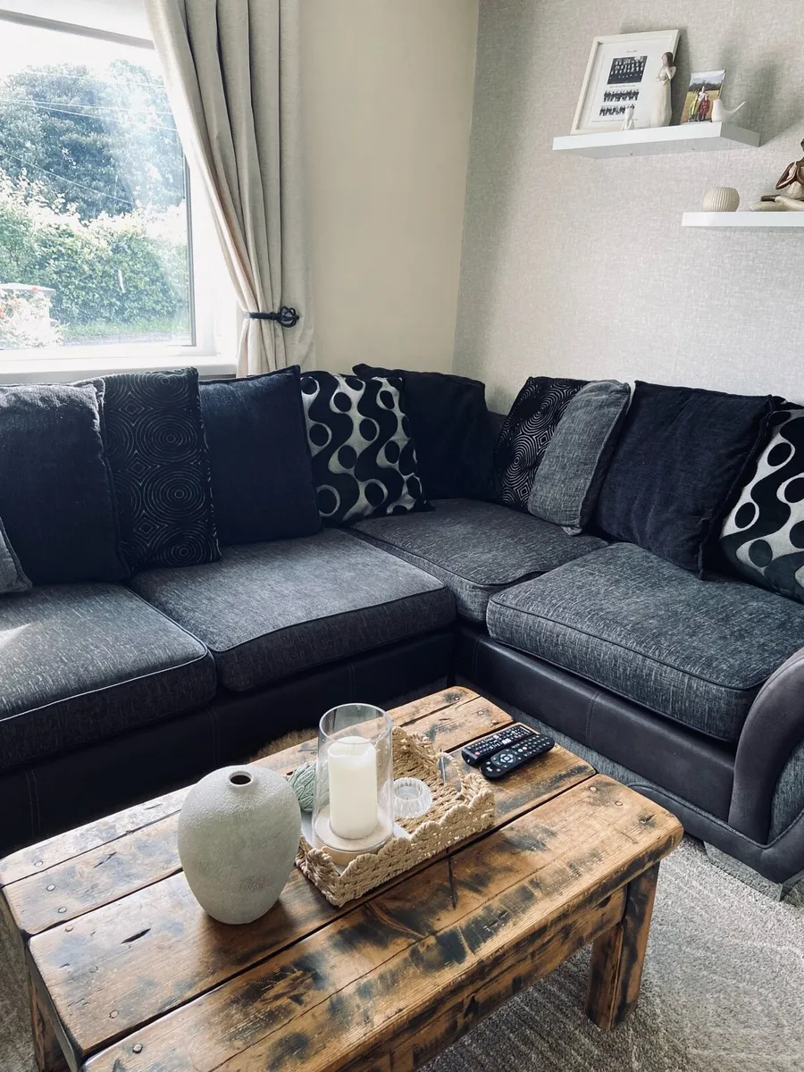 L shaped sofa - Image 2