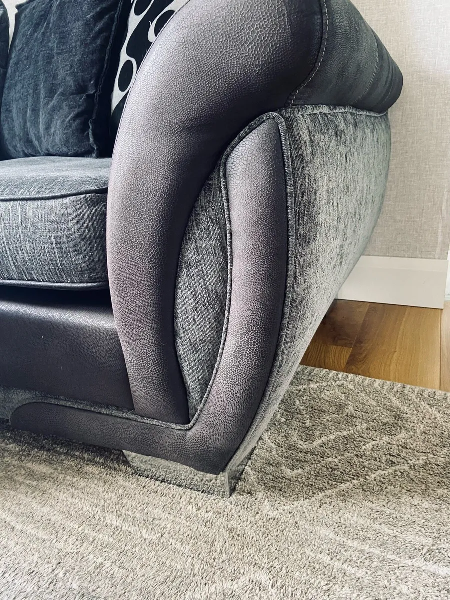 L shaped sofa - Image 4