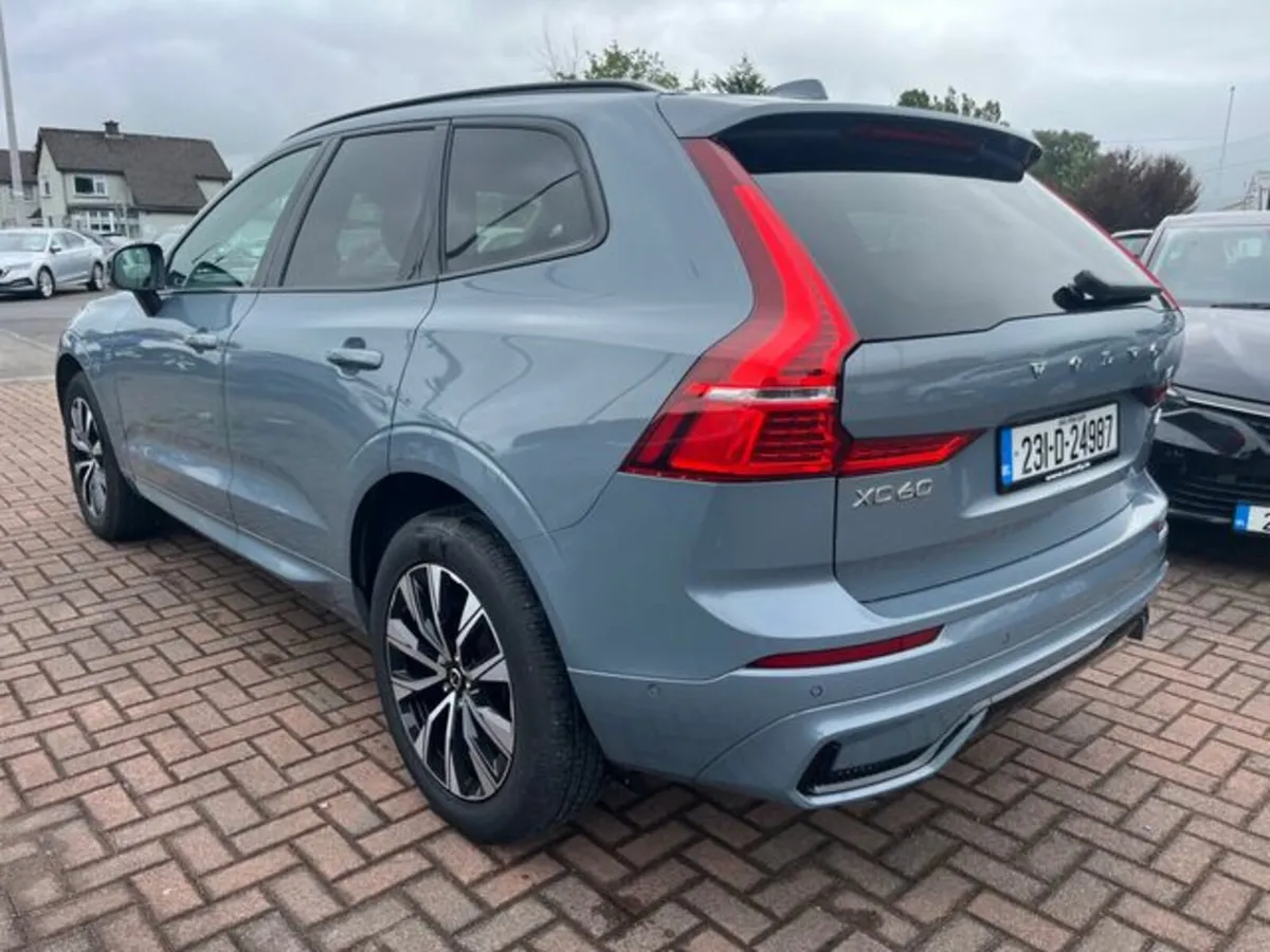 Volvo XC60 DIESEL 5DR AUTO//LEATHER//CAMERAS - Image 3