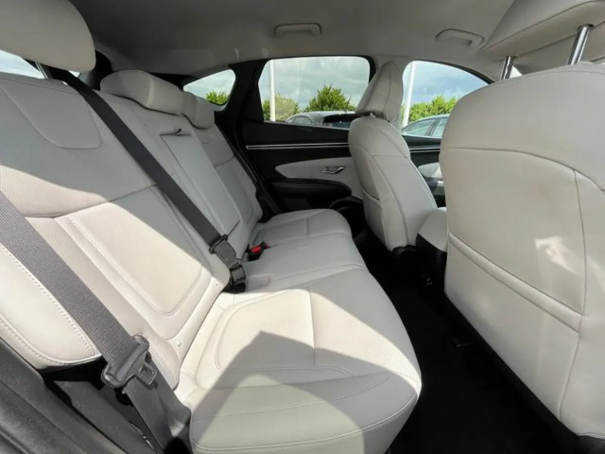 Hyundai Tucson 1.6 diesel Executive 5DR*Leather* - Image 4