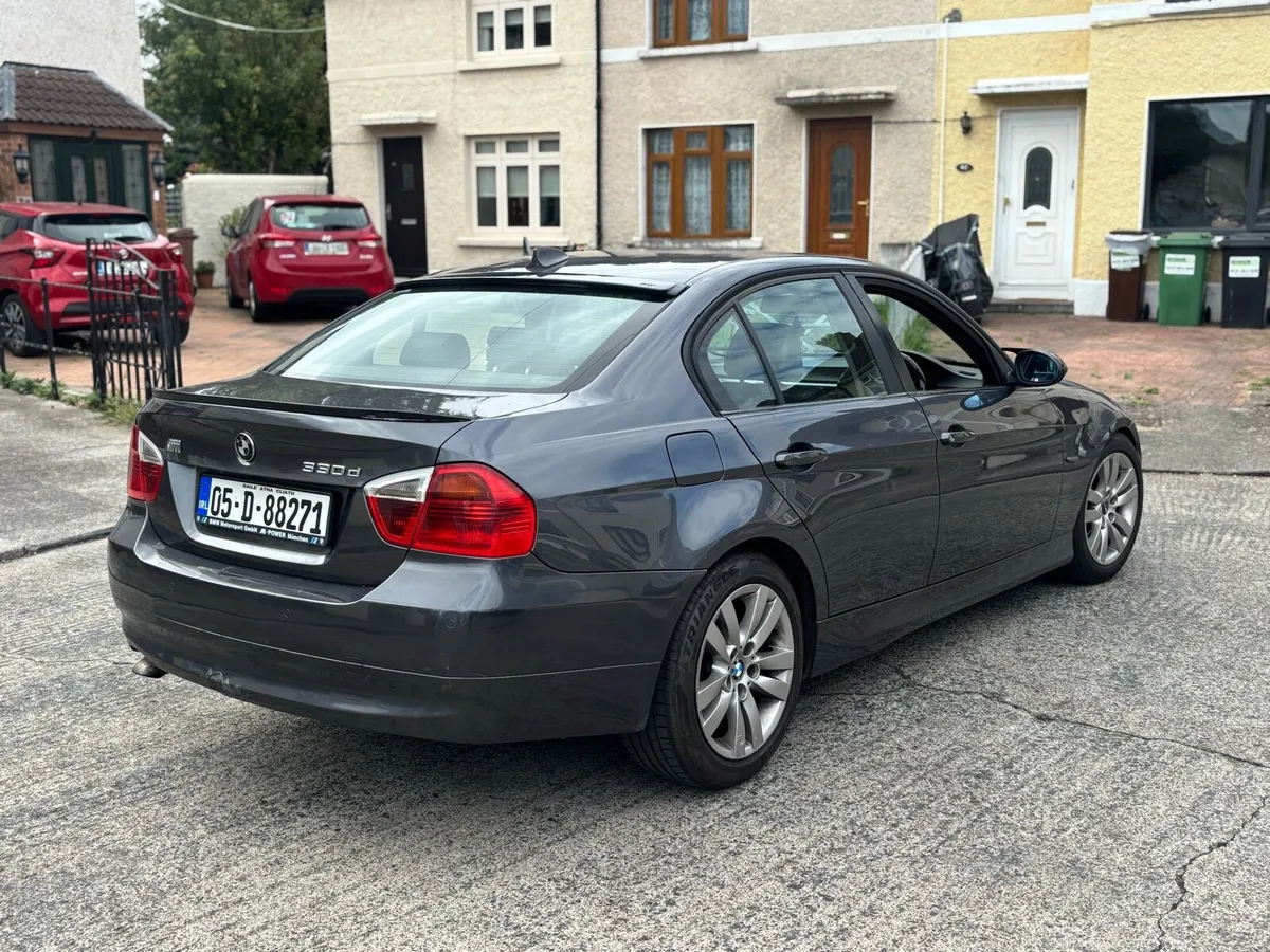 BMW 320D Automatic - Image 4