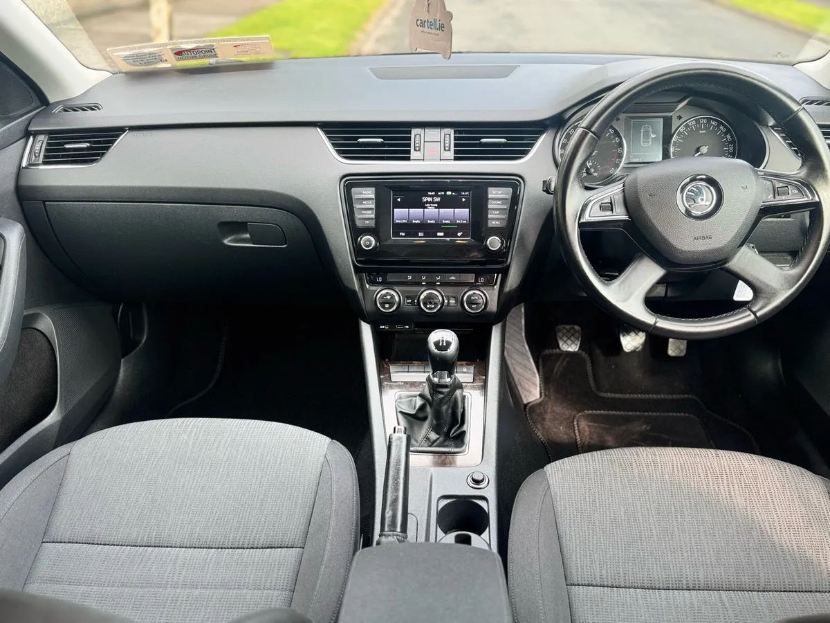 Skoda Octavia Combi Elegance 1.6 TDI 105 HP - Image 2