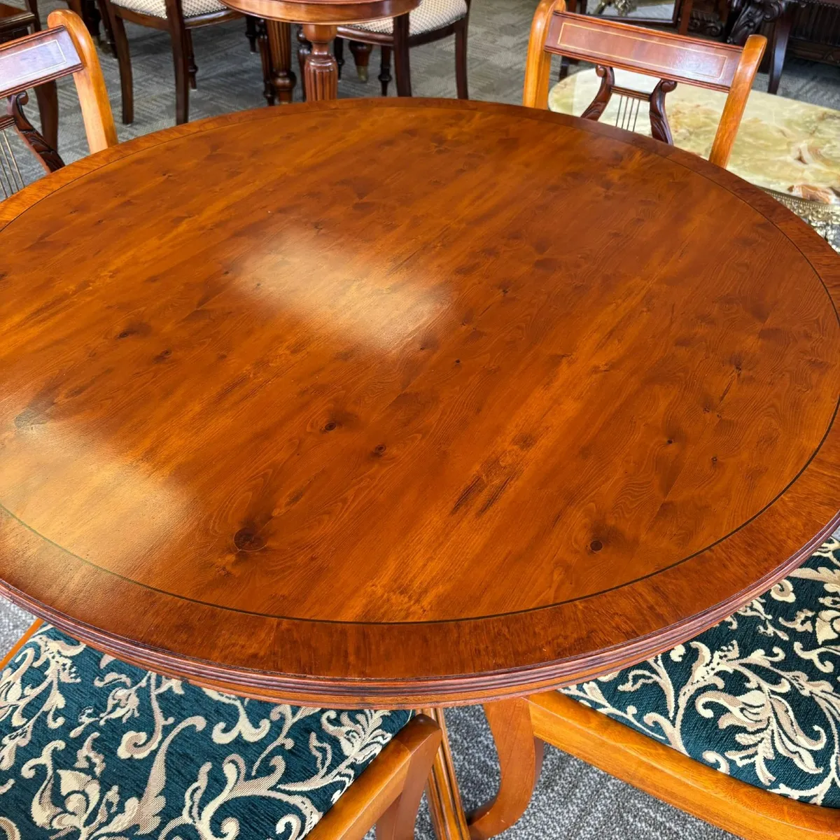 Beautiful yew round dining table & 4 chairs. This - Image 3