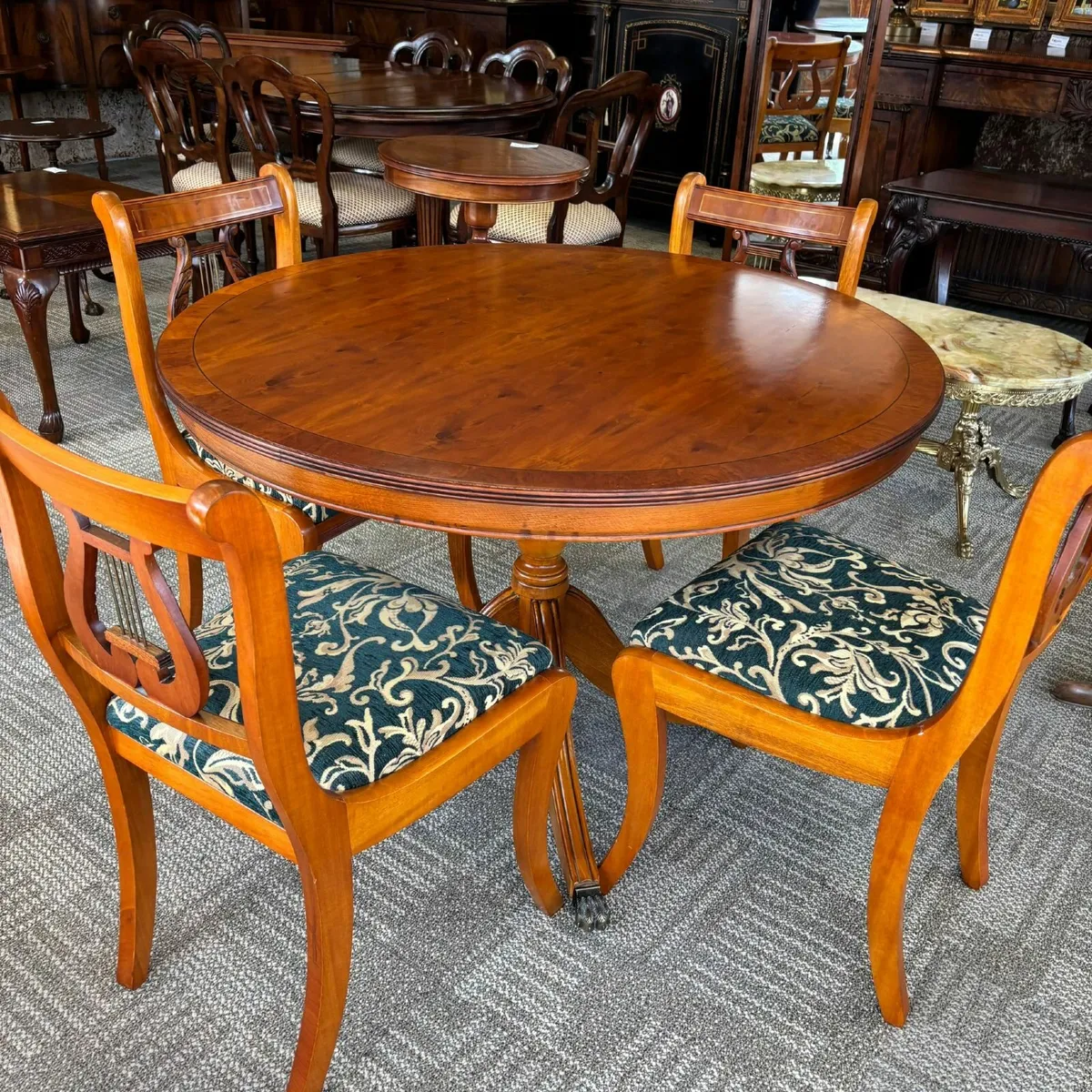 Beautiful yew round dining table & 4 chairs. This - Image 1