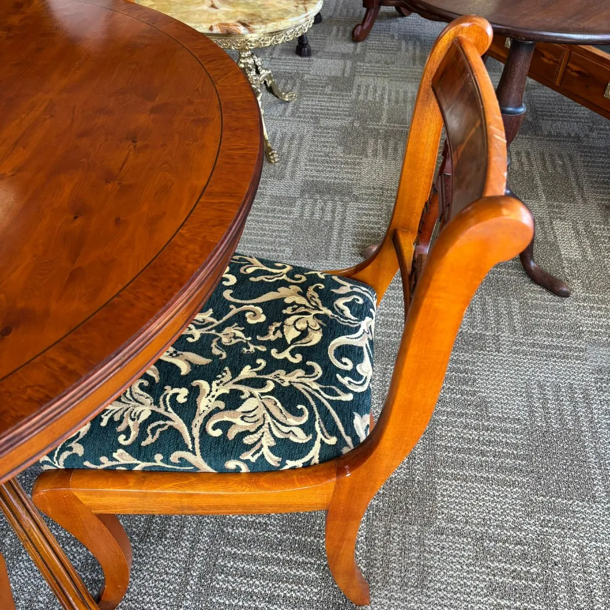 Beautiful yew round dining table & 4 chairs. This - Image 4