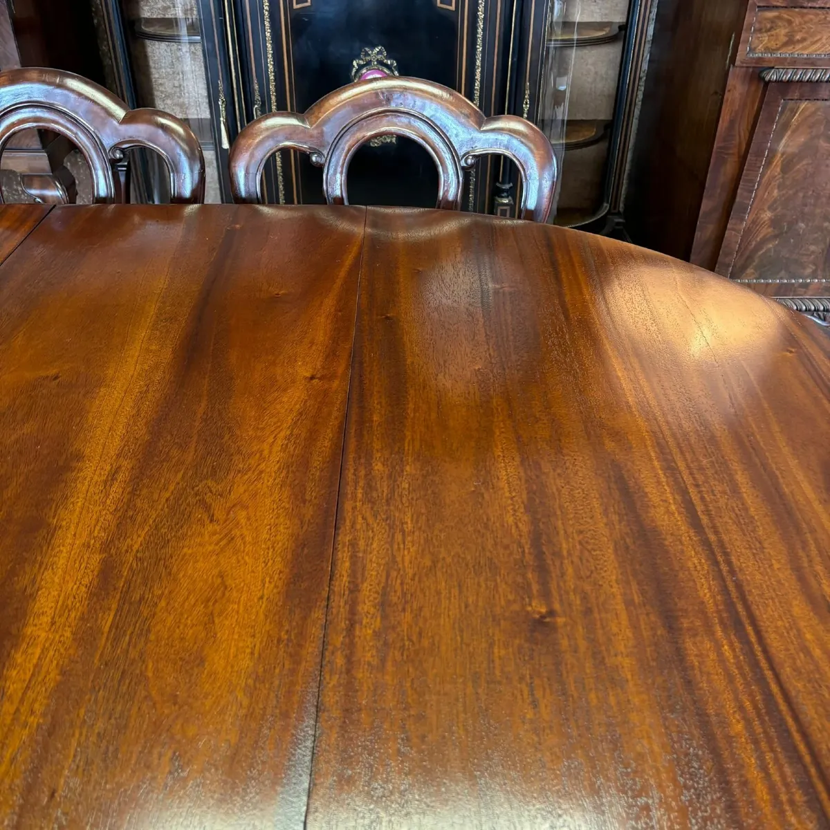 Beautiful mahogany d-end extendable dining table & - Image 2