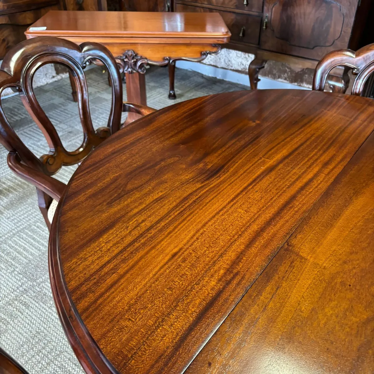 Beautiful mahogany d-end extendable dining table & - Image 3
